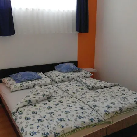 Apartmanhaz Apartment *